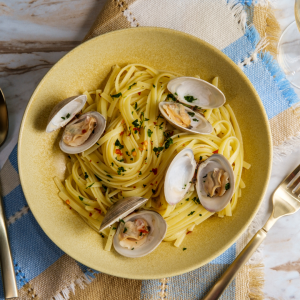 littleneck clams are a dinner food that starts with l